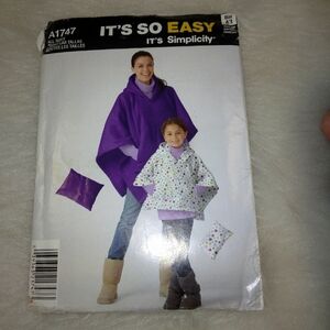 SIMPLICITY A1747 Stadium Poncho in 2 sizes and pillow. It's So Easy It's…